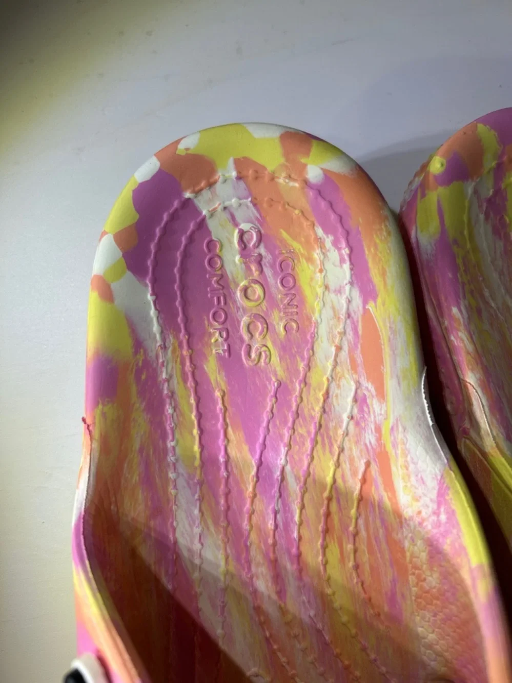 CROCS Classic Slide Sandals in Marbled Papaya |Size 9 - Picture 8 of 14